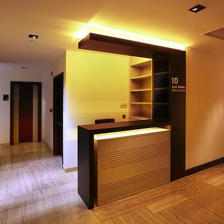 Aparthotel The Leos