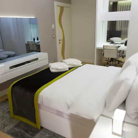 Aparthotel The Leos