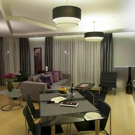 Aparthotel The Leos 4*
