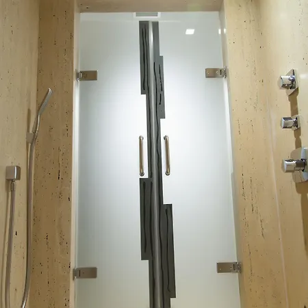 The Leos Apartmanhotel 5*