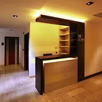 Aparthotel The Leos