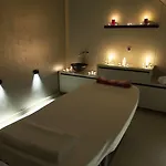 The Leos 4*